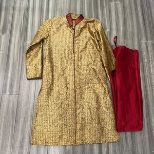 Attractive Men’s Gold Kurta!